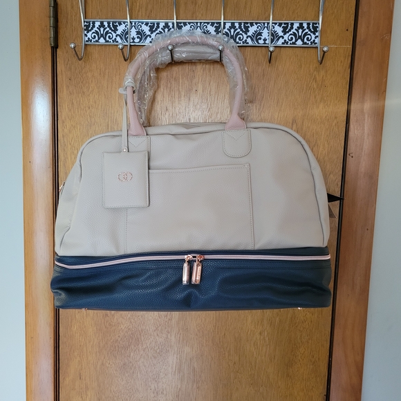 Caboodles NWT Beige & Black Weekender Travel Bag | Carry-On Overnight Tote - Picture 8 of 9